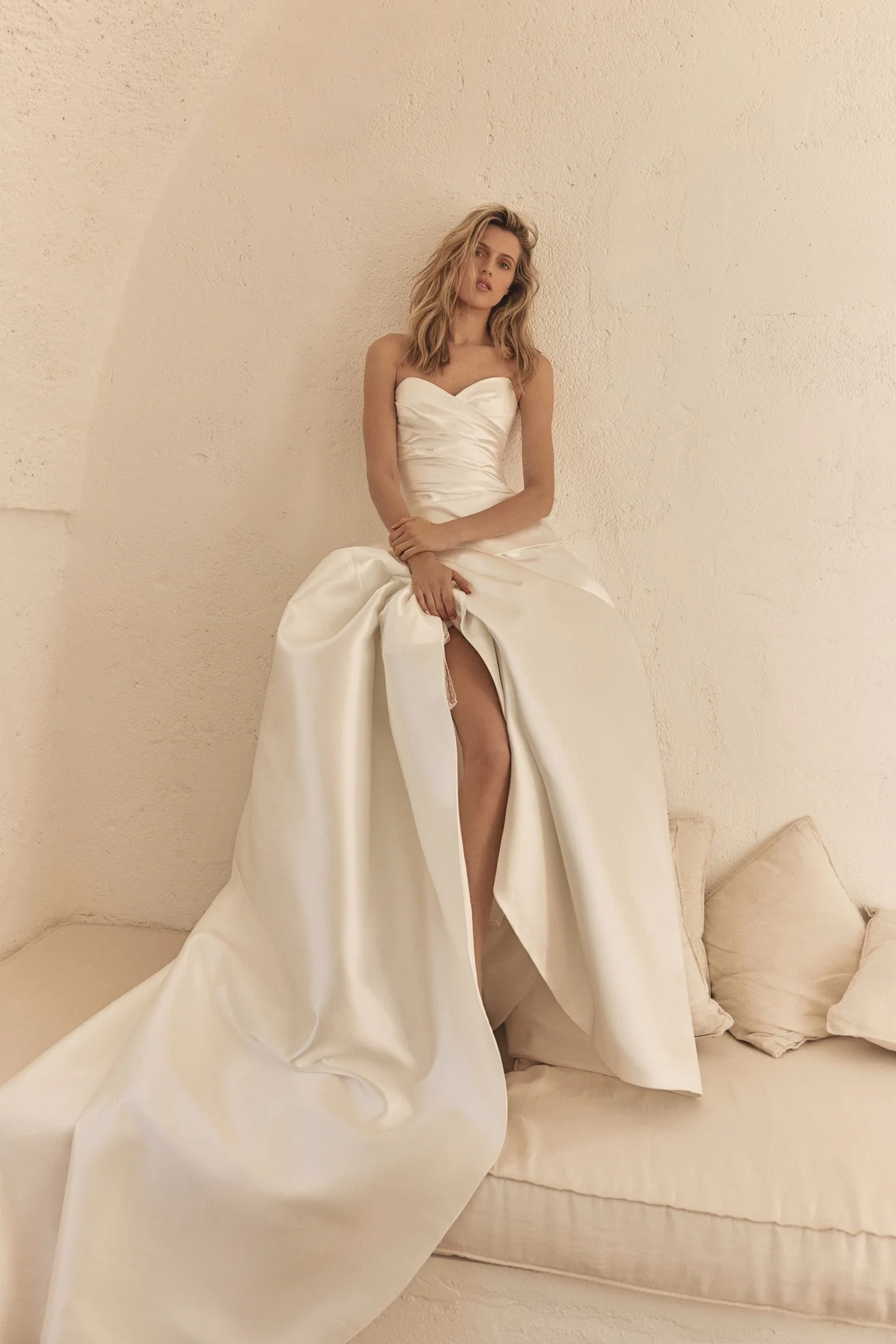 LUDOVICA $3200 (2 piece set)